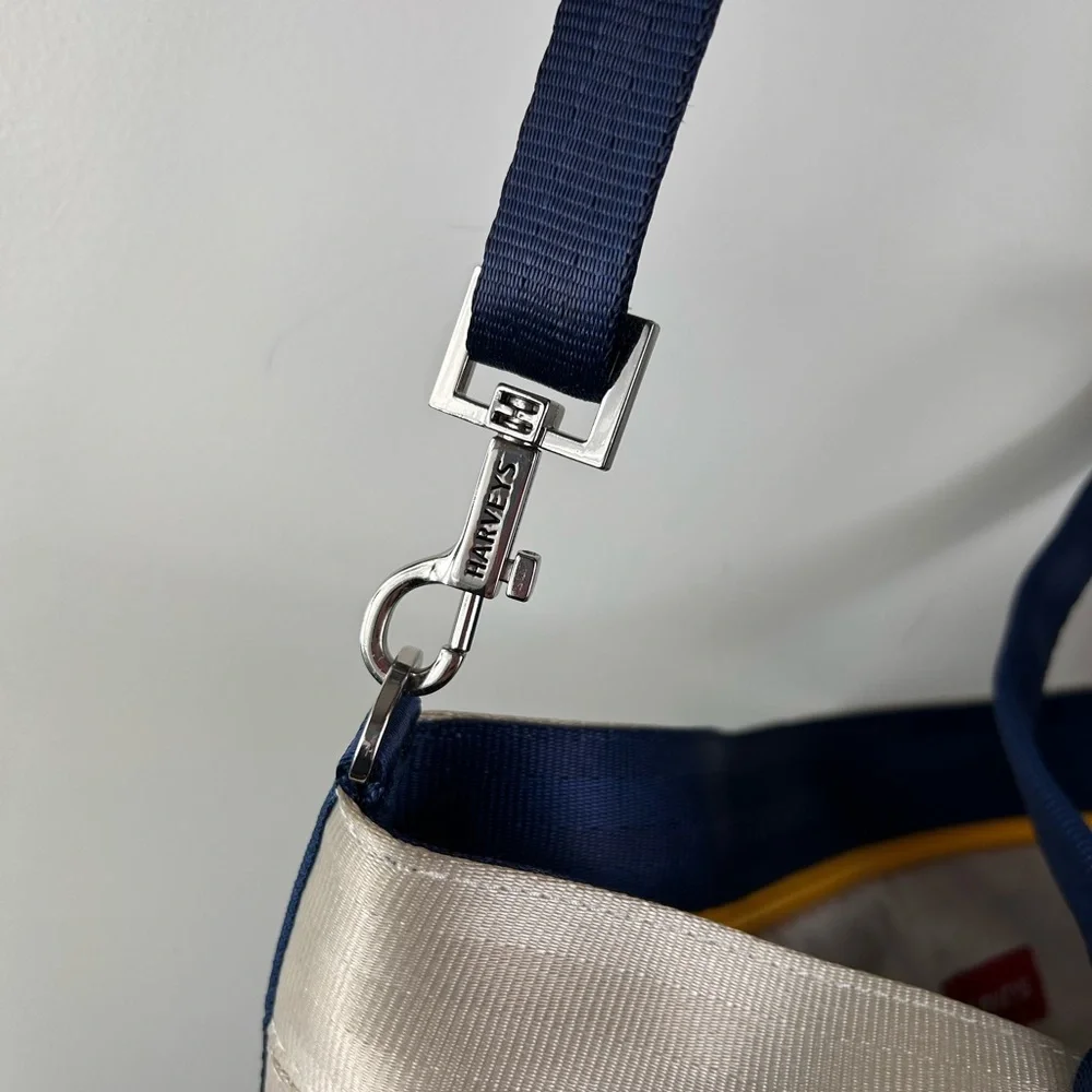 Harveys seatbelt tote bag in a two-tone design - Picture 5 of 9